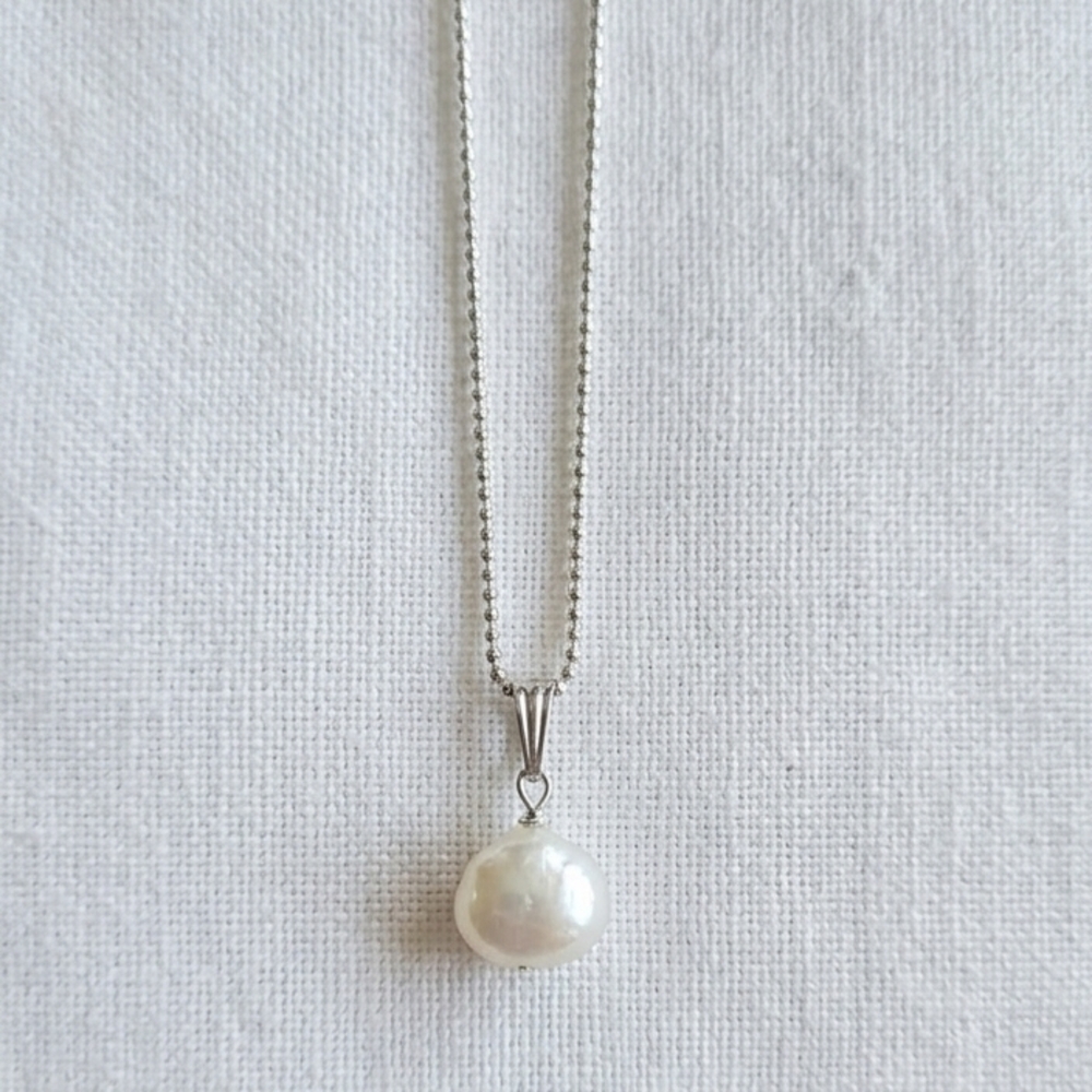 Sterling Silver White Pearl Pendant Necklace